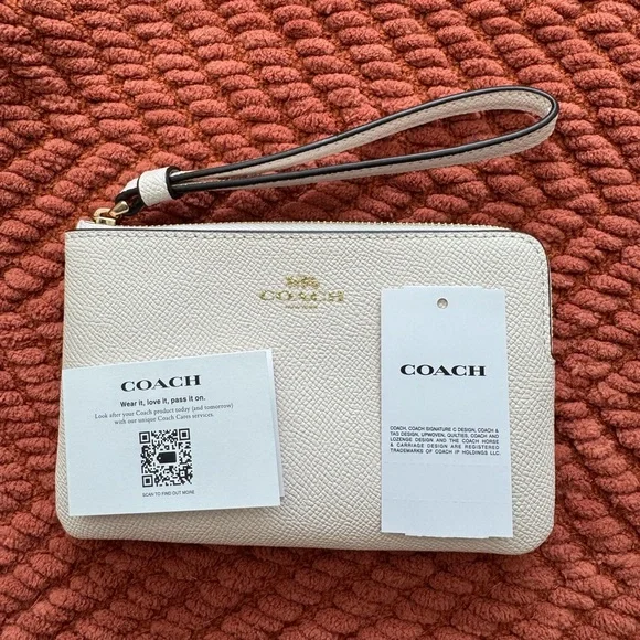 Coach Cream Leather Wristlet/Zip Pouch - New with Tag - Picture 7 of 11